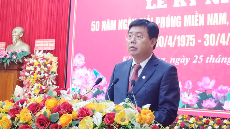 Bí thư Tỉnh ủy Kiên Giang Nguyễn Tiến Hải ôn lại truyền thống lịch sử vẻ vang của Đảng bộ, quân và dân tỉnh Kiên Giang.