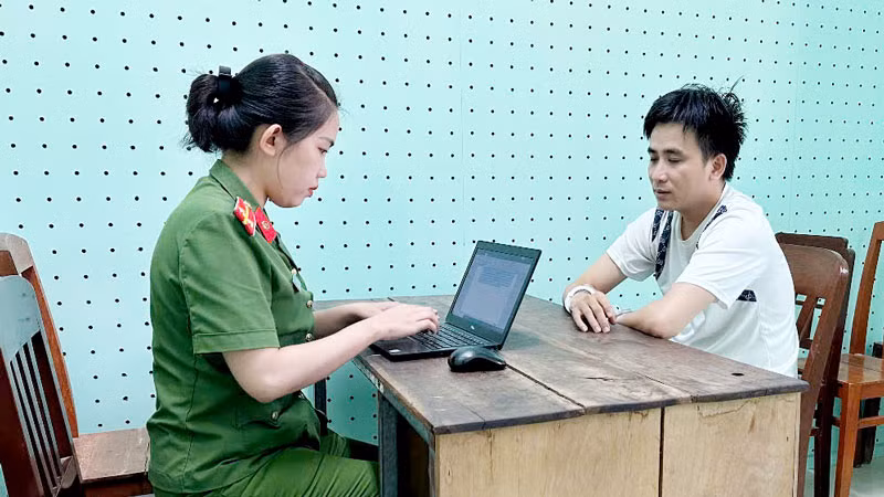 Đối tượng Nguyễn Vũ Linh tại cơ quan điều tra.