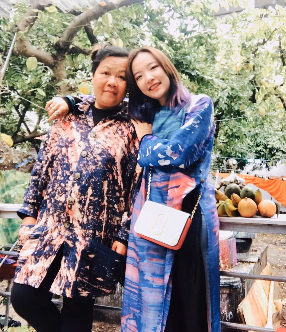 Nguyễn Trần Thảo Nguyên và mẹ - họa sỹ Thu Trần