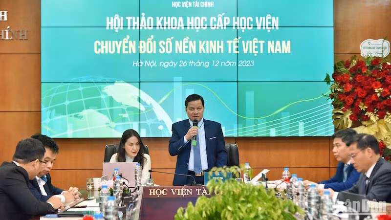 PGS,TS Nguyễn Mạnh Thiều, Phó Giám đốc Học viện Tài chính, phát biểu đề dẫn hội thảo.