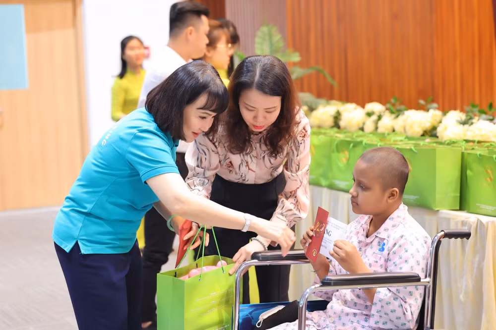 Ước mong của bà Huỳnh Bích Ngọc đó chính là chung tay giúp đỡ các hoàn cảnh khó khăn để họ có thêm ý chí, nghị lực, niềm tin để vượt qua những nghịch cảnh trong cuộc sống.