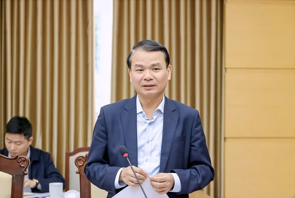 Bí thư Tỉnh ủy Vĩnh Phúc Đặng Xuân Phong nêu ý kiến.