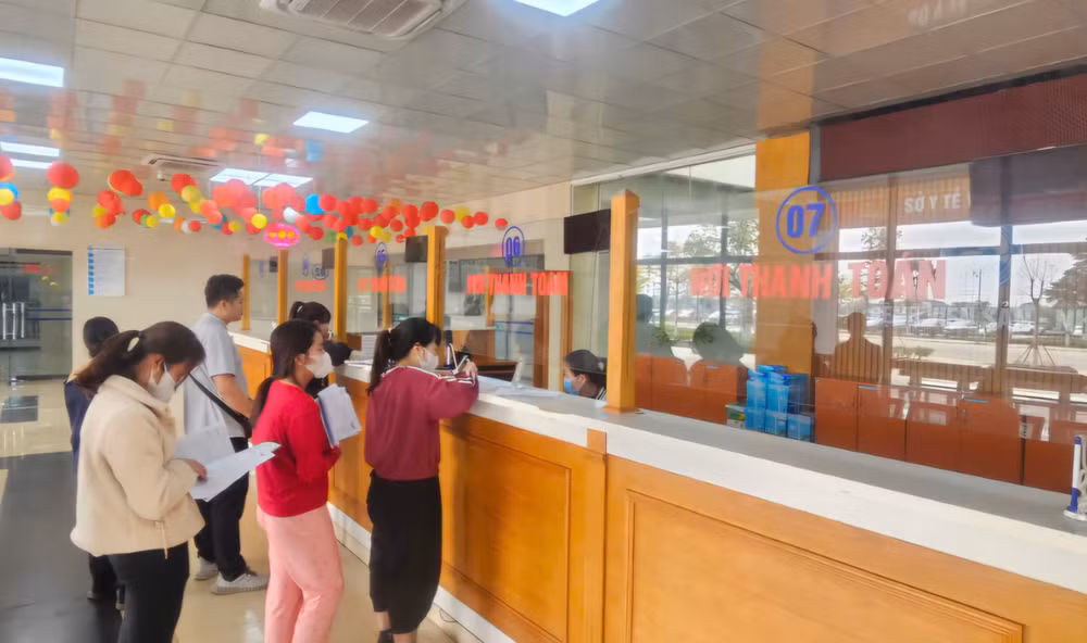 Ngày càng đông bệnh nhân đến thăm khám tại Bệnh viện.