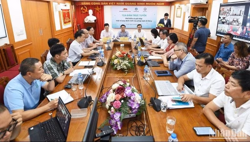 Toàn cảnh tọa đàm trực tuyến “Phổ biến sâu rộng và giải đáp một số quy định mới của pháp luật về thú y” tại điểm cầu Hà Nội.