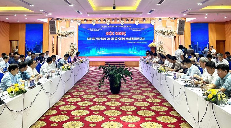 Các đại biểu tại hội nghị.