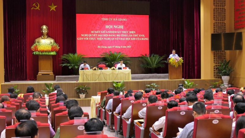 Toàn cảnh hội nghị.