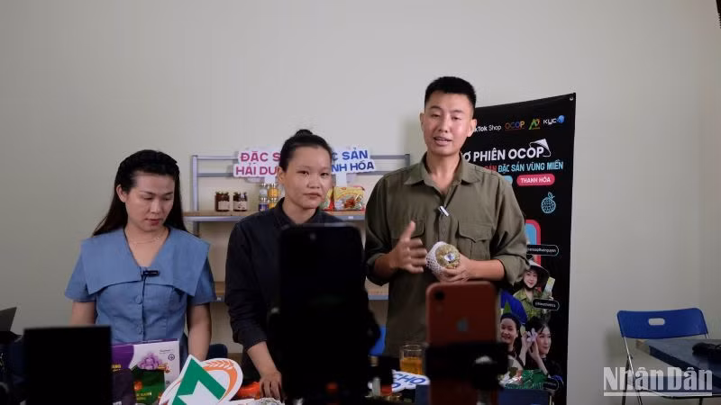 Chỉ riêng trong buổi sáng 26/8, đã có tổng cộng 32 phiên livestream Chợ phiên OCOP, thu hút 552.000 lượt xem, đem về doanh thu 340 triệu đồng.