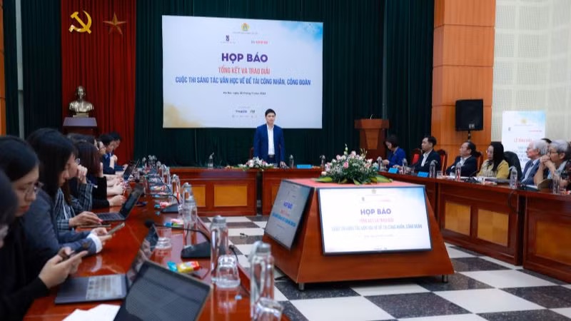 Toàn cảnh họp báo.
