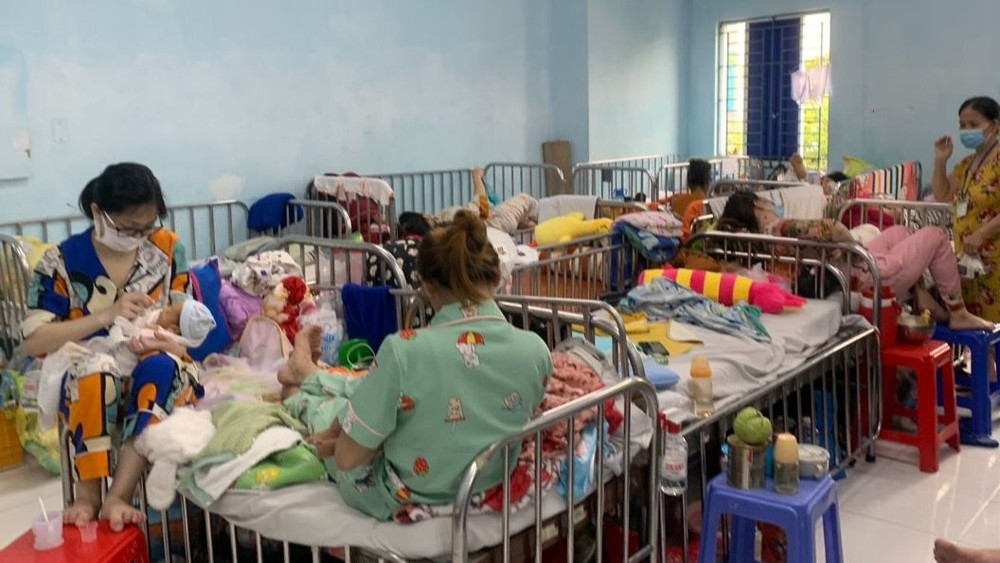 Thời điểm giao mùa, sự chênh lệch lớn về nhiệt độ giữa ngày và đêm khiến số trẻ viêm đường hô hấp tăng cao. 