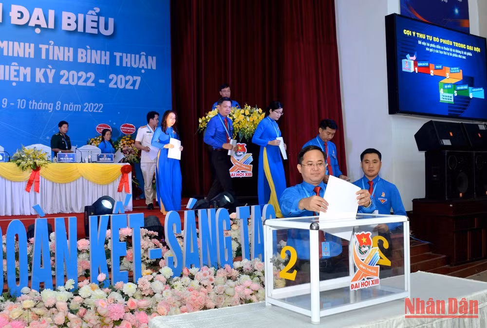 Các đại biểu bầu Ban Chấp hành Đoàn TNCS Hồ Chí Minh tỉnh Bình Thuận khóa 13, nhiệm kỳ 2022-2027.