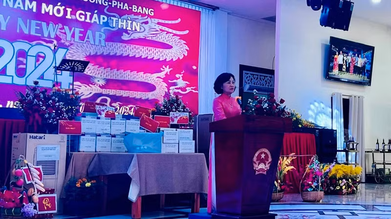 Tổng lãnh sự Việt Nam tại Lào Kiều Thị Hằng Phúc phát biểu tại sự kiện. Ảnh: Tổng lãnh sự quán Việt Nam tại tỉnh Luang Prabang/TTXVN)