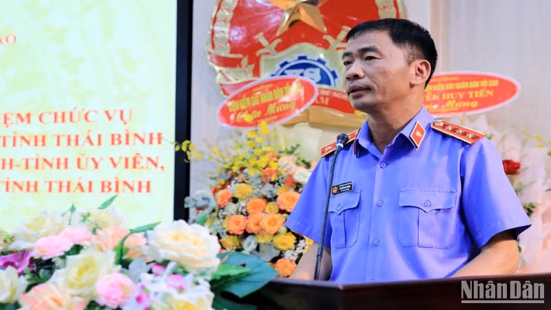 Phó Viện trưởng VKSND tối cao Nguyễn Duy Giảng phát biểu ý kiến.