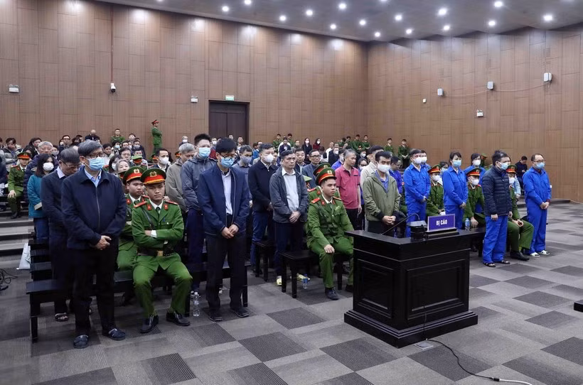 Các bị cáo tại phiên xét xử.
