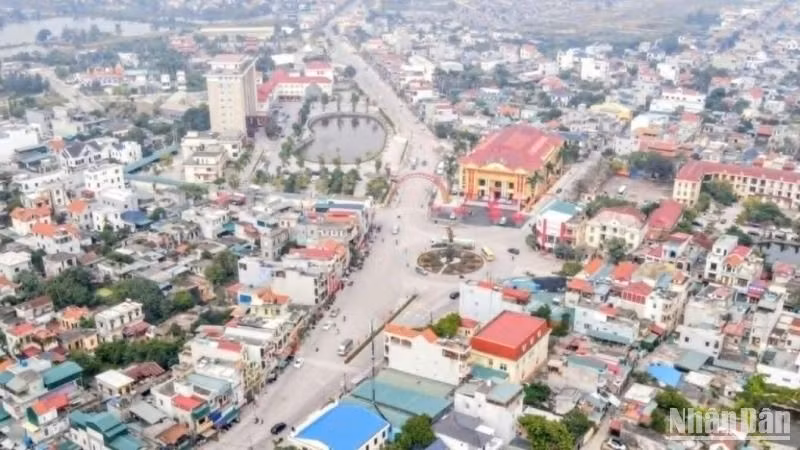 Để xây dựng huyện Tiền Hải giàu đẹp, văn minh, cấp ủy và chính quyền địa phương đang thúc đẩy nhanh "điểm nghẽn" trong công tác giải phóng mặt bằng.