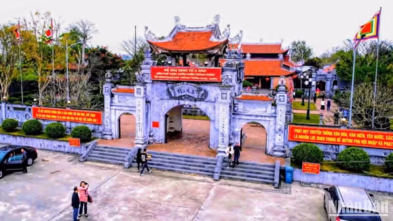 Lễ hội đền A Sào là lễ hội cấp vùng, còn bảo lưu những nét văn hóa truyền thống.