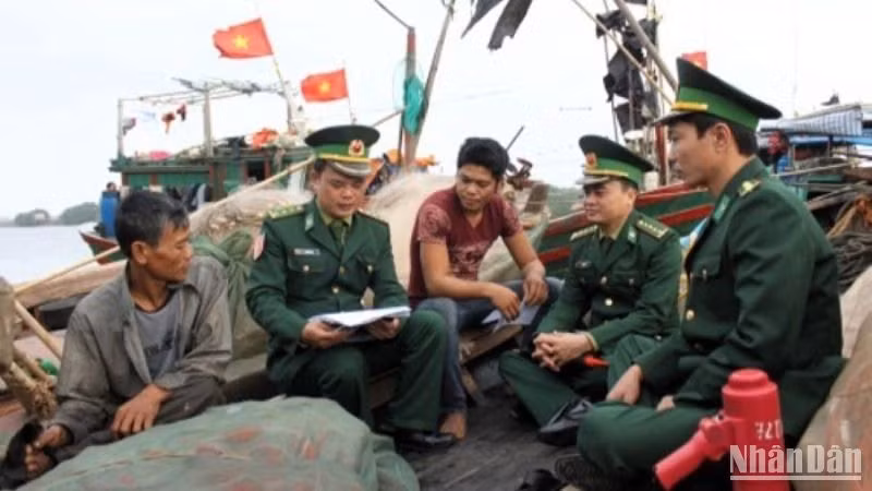 Lực lượng biên phòng tuyên truyền bảo đảm an ninh tuyến biển cho ngư dân Thái Bình.