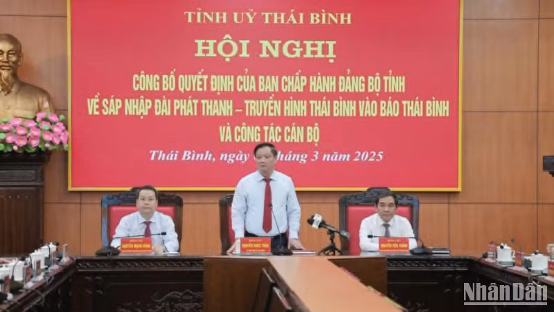 Bí thư Tỉnh ủy Thái Bình Nguyễn Khắc Thận phát biểu ý kiến.