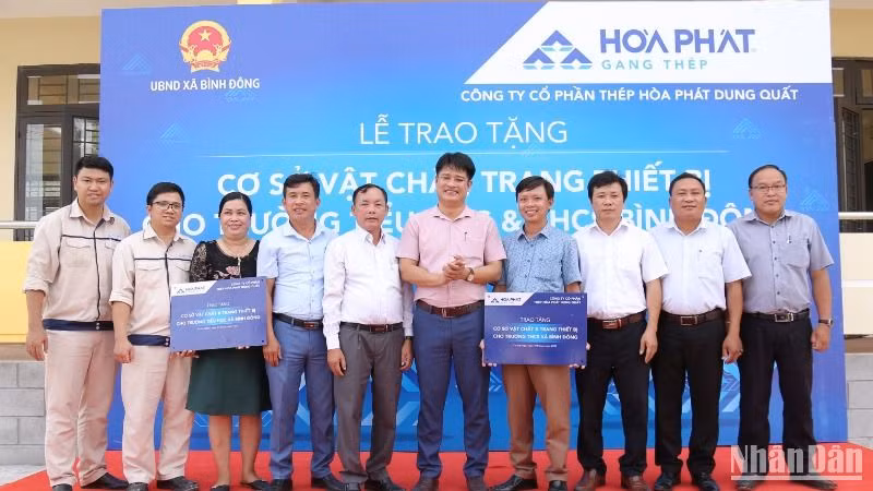 Sau 8 năm đầu tư vào Khu kinh tế Dung Quất, Tập đoàn Hòa Phát hỗ trợ 135 tỷ đồng cho công tác an sinh xã hội tỉnh Quảng Ngãi.