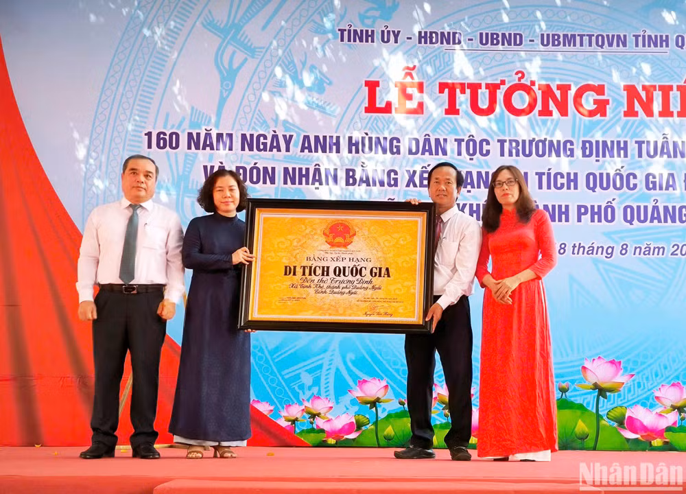 Đón nhận Bằng xếp hạng Di tích quốc gia Đền thờ Trương Định.