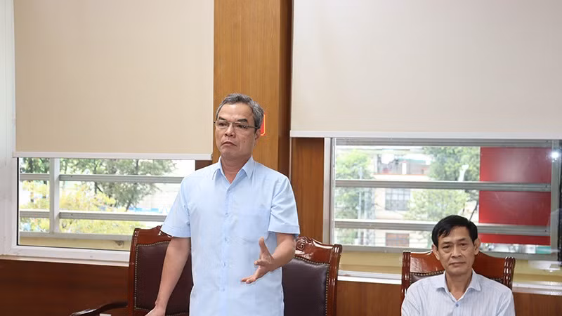Trưởng Ban Tuyên giáo Tỉnh ủy Quảng Ngãi Đặng Ngọc Dũng góp ý cần phải tạo hành lang, cơ chế cho y tế tư nhân phát triển.