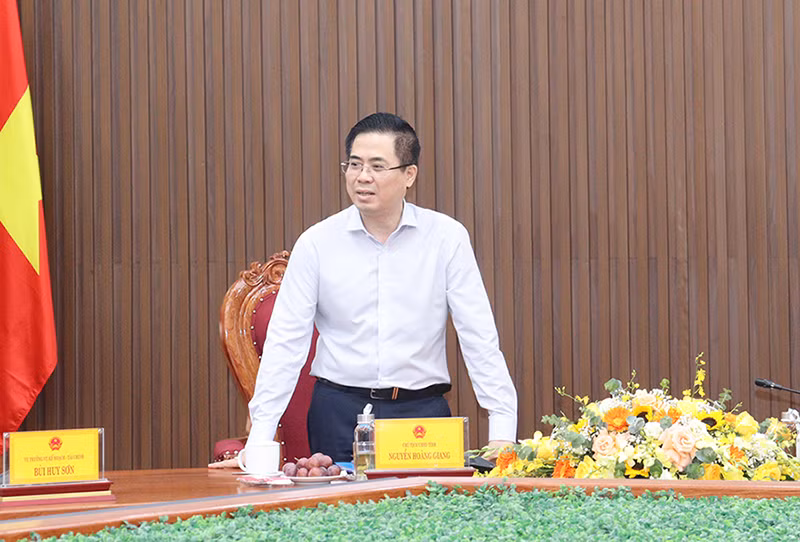 Chủ tịch Ủy ban nhân dân tỉnh Quảng Ngãi Nguyễn Hoàng Giang phát biểu tại buổi làm việc.