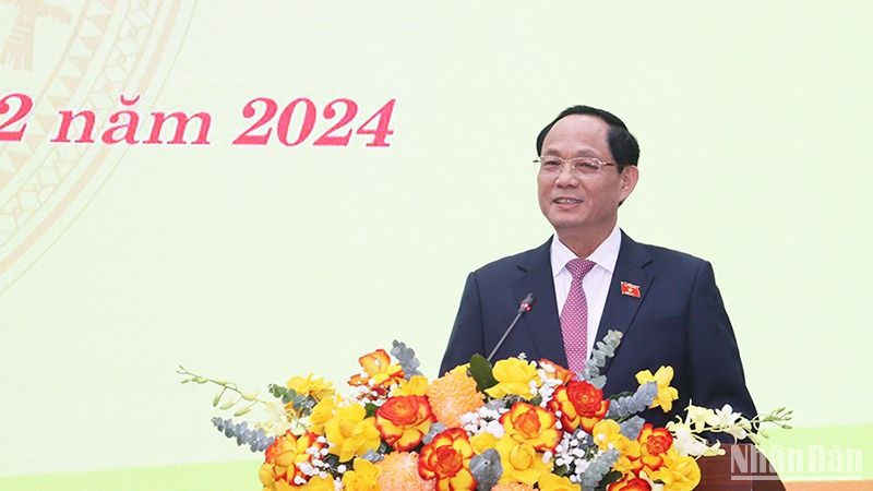 Phó Chủ tịch Quốc hội Trần Quang Phương phát biểu tại phiên khai mạc kỳ họp thứ 29, Hội đồng nhân dân tỉnh Quảng Ngãi khóa 13, nhiệm kỳ 2021-2026.