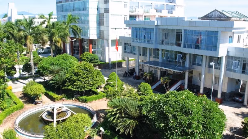 Đài Phát thanh và Truyền hình tỉnh Quảng Ngãi với nhiều lợi thế chuyển tải thông tin qua đa nền tảng. Đài Phát thanh và Truyền hình tỉnh Quảng Ngãi với nhiều lợi thế chuyển tải thông tin qua đa nền tảng.