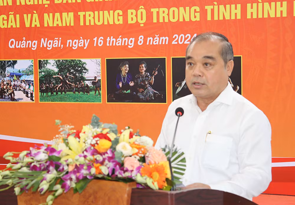 Phó Chủ tịch Thường trực Ủy ban nhân dân tỉnh Quảng Ngãi Trần Hoàng Tuấn phát biểu chào mừng hội thảo.