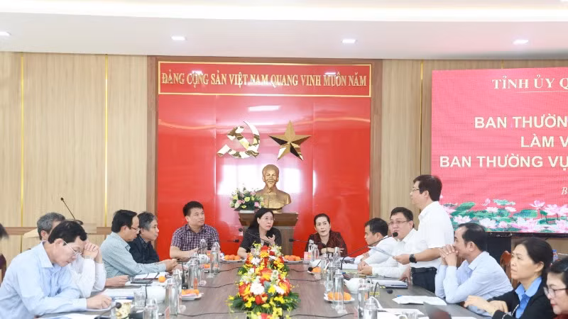 Quang cảnh buổi làm việc.