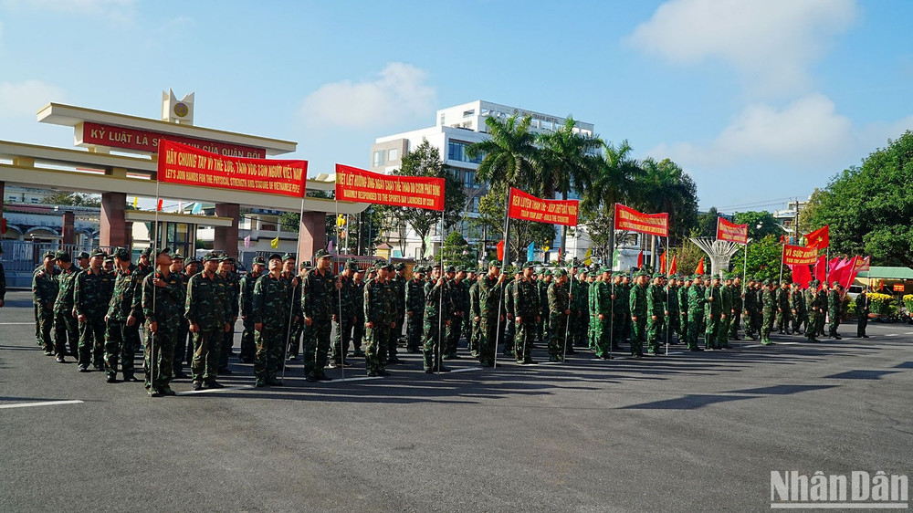 Lực lượng vũ trang tỉnh Quảng Ngãi ra quân huấn luyện năm 2024.