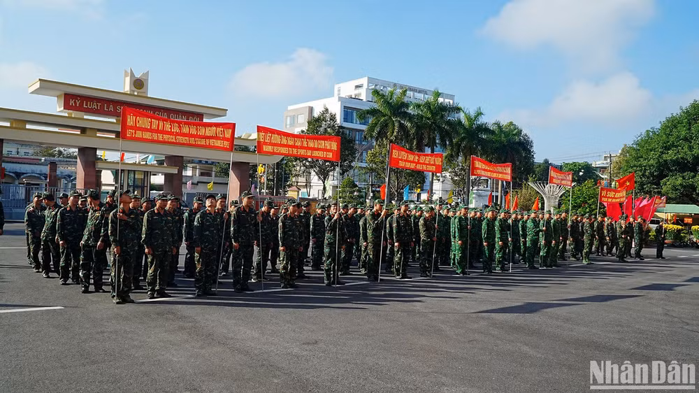 Lực lượng vũ trang tỉnh Quảng Ngãi ra quân huấn luyện năm 2024.