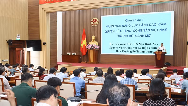 Quang cảnh lớp bồi dưỡng.