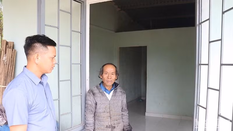 Quảng Ngãi xác định chủ trương xóa nhà tạm, nhà dột nát trên địa bàn tỉnh là nhiệm vụ chính trị quan trọng, cấp bách hiện nay.