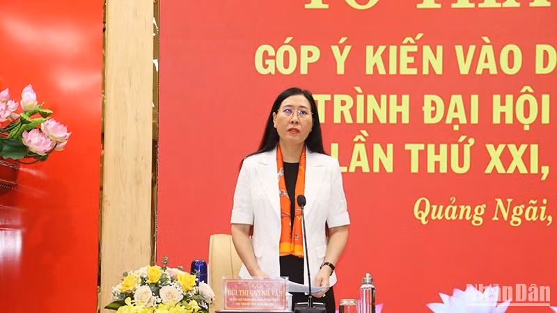Bí thư Tỉnh ủy Quảng Ngãi Bùi Thị Quỳnh Vân phát biểu điều hành cuộc góp ý tại tổ 1. 