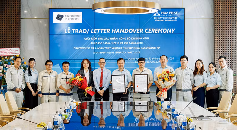 Việc Công ty Thép Hòa Phát Dung Quất đạt được Giấy công bố là dấu ấn rõ nét trong lộ trình cam kết kiểm soát, giảm thải khí nhà kính, hướng tới phát triển bền vững. 
