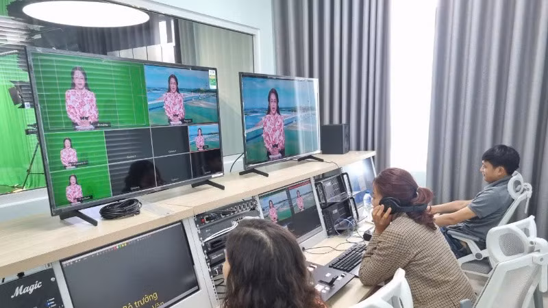 Theo Tổng Biên tập Báo Quảng Ngãi Nguyễn Phú Đức, con người là yếu tố quan trọng quyết định sự thành công trong quá trình chuyển đổi số của báo chí. Theo Tổng Biên tập Báo Quảng Ngãi Nguyễn Phú Đức, con người là yếu tố quan trọng quyết định sự thành công trong quá trình chuyển đổi số của báo chí.