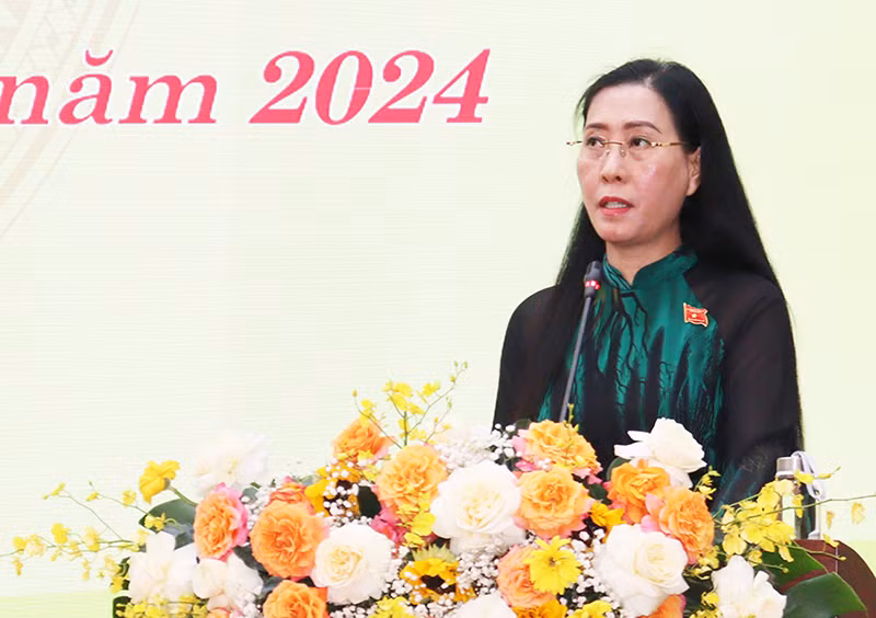 Đồng chí Bùi Thị Quỳnh Vân, Ủy viên Trung ương Đảng, Bí thư Tỉnh ủy, Chủ tịch Hội đồng nhân dân tỉnh Quảng Ngãi phát biểu bế mạc Kỳ họp.