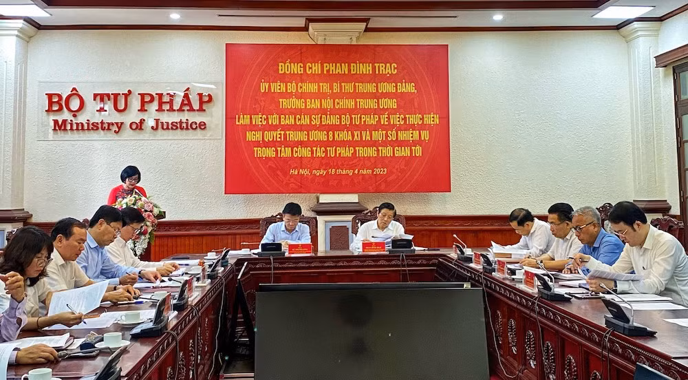 Quang cảnh buổi làm việc.