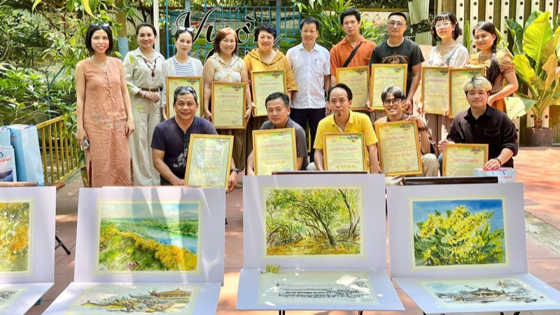 Các tác phẩm ký họa trong khuôn khổ Lễ hội "Tam Kỳ - Mùa hoa sưa năm 2025" (Quảng Nam).