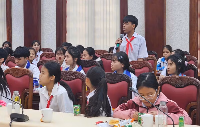 Đã có 24 câu hỏi thuộc 8 nhóm vấn đề được các em học sinh nêu lên tại cuộc đối thoại.