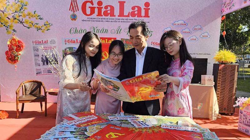 Gian trưng bày báo Xuân Báo Gia Lai.