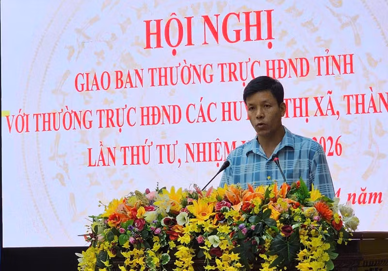 Đại diện Ủy ban Mặt trận Tổ quốc tỉnh tham luận tại hội nghị.