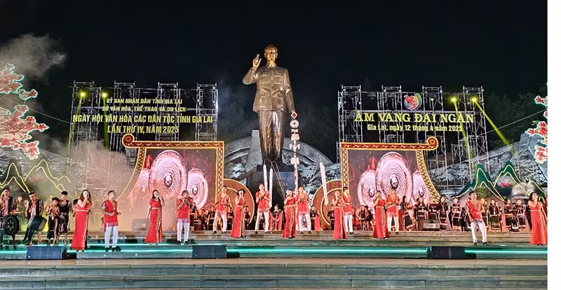 Điểm nhấn của Lễ hội là chương trình nghệ thuật "Âm vang đại ngàn" do Đoàn nghệ thuật Đam San và các nghệ nhân thể hiện.