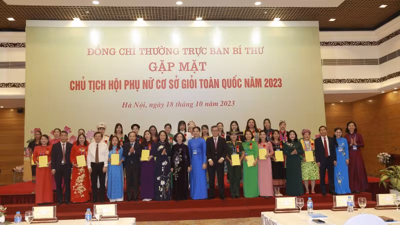 Thường trực Ban Bí thư Trương Thị Mai gặp mặt Chủ tịch Hội Phụ nữ cơ sở giỏi toàn quốc năm 2023.