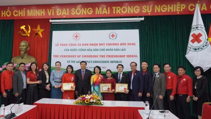 Lễ đón nhận Huy chương Hữu nghị của Chính phủ nước CHDCND Lào.