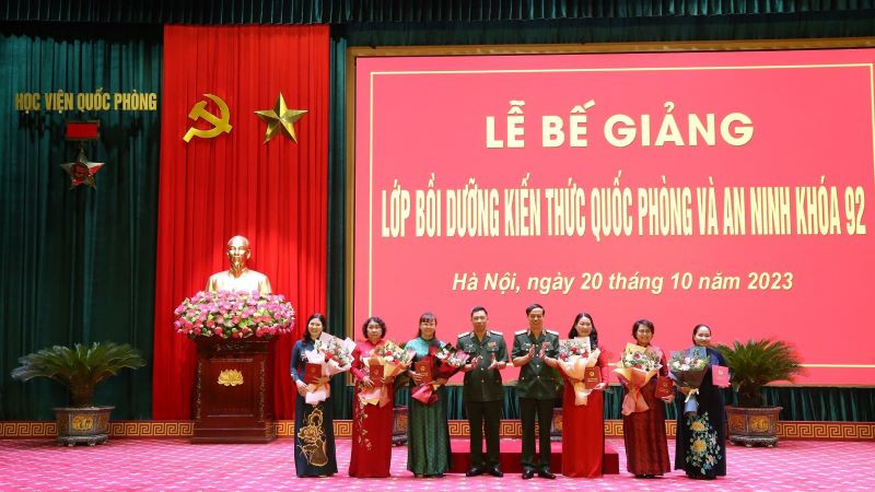 Lễ bế giảng Lớp bồi dưỡng kiến thức quốc phòng, an ninh khóa 92.
