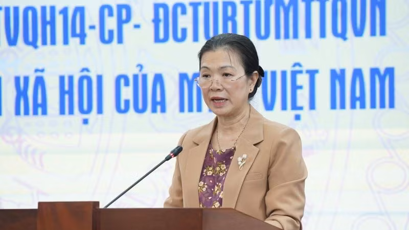 Phó Chủ tịch Ủy ban Trung ương Mặt trận Tổ quốc Việt Nam Trương Thị Ngọc Ánh trình bày Báo cáo.