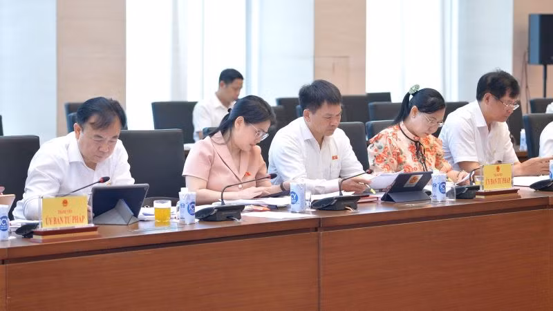 Các đại biểu tham dự phiên họp.