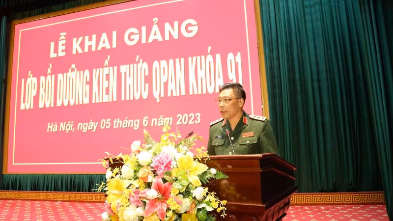 Giám đốc Học viện Quốc phòng phát biểu tại buổi lễ.