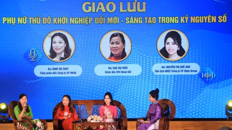 Các nữ doanh nhân tham gia giao lưu tại ngày hội.